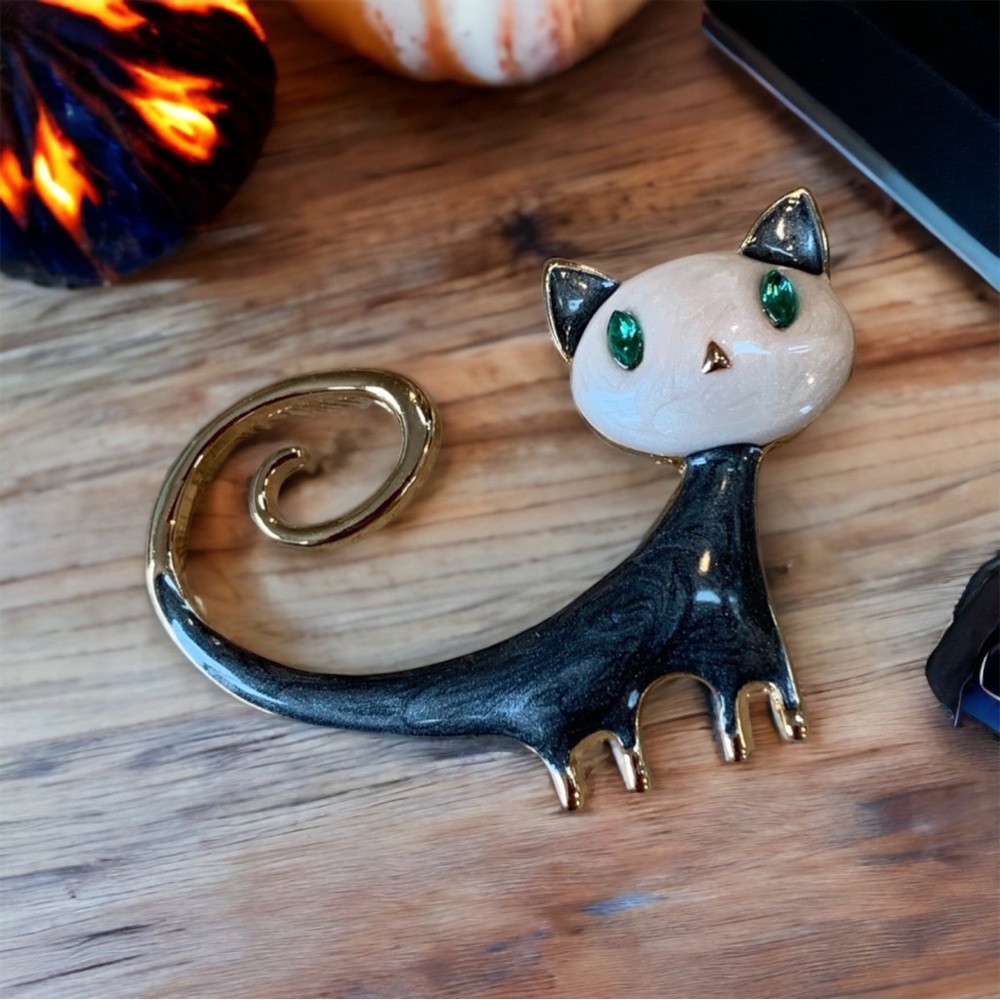 Enamel spooky MCM Cat Halloween ivory grey cat kitten brooch pin